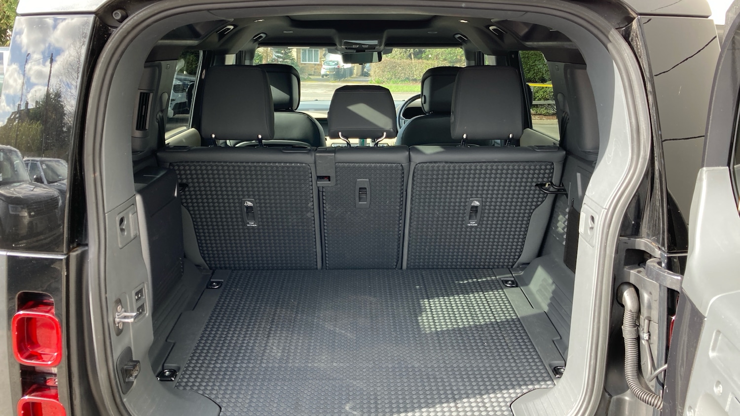 Used Land Rover Defender 2023 for sale - 77893189: Photo 10