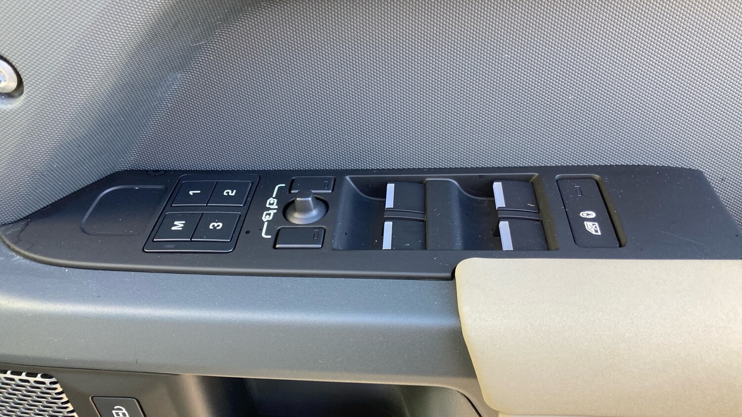 Used Land Rover Defender 2023 for sale - 77893189: Photo 22