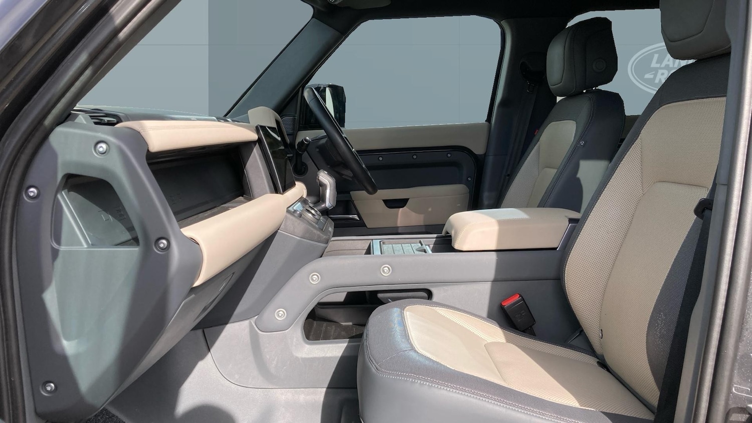 Used Land Rover Defender 2023 for sale - 77893189: Photo 3