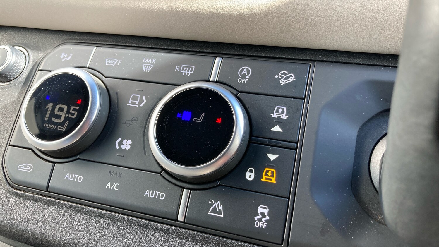 Used Land Rover Defender 2023 for sale - 77893189: Photo 40