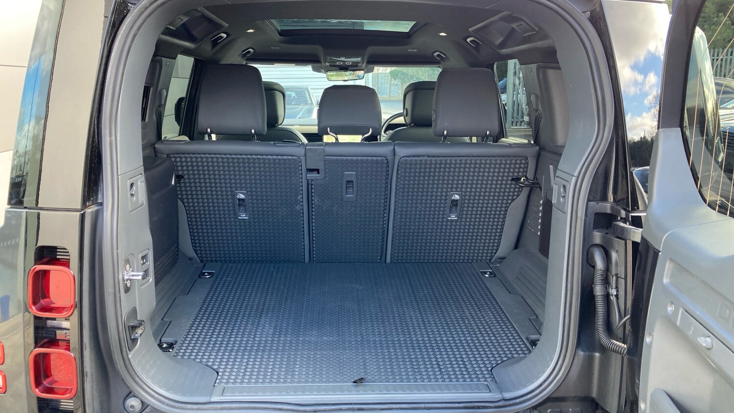 Used Land Rover Defender 2023 for sale - 77893189: Photo 56