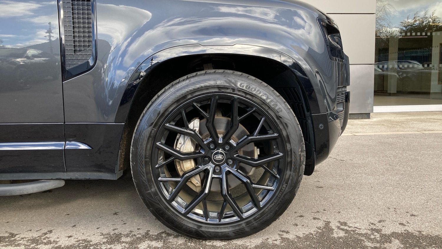 Used Land Rover Defender 2023 for sale - 77893189: Photo 8