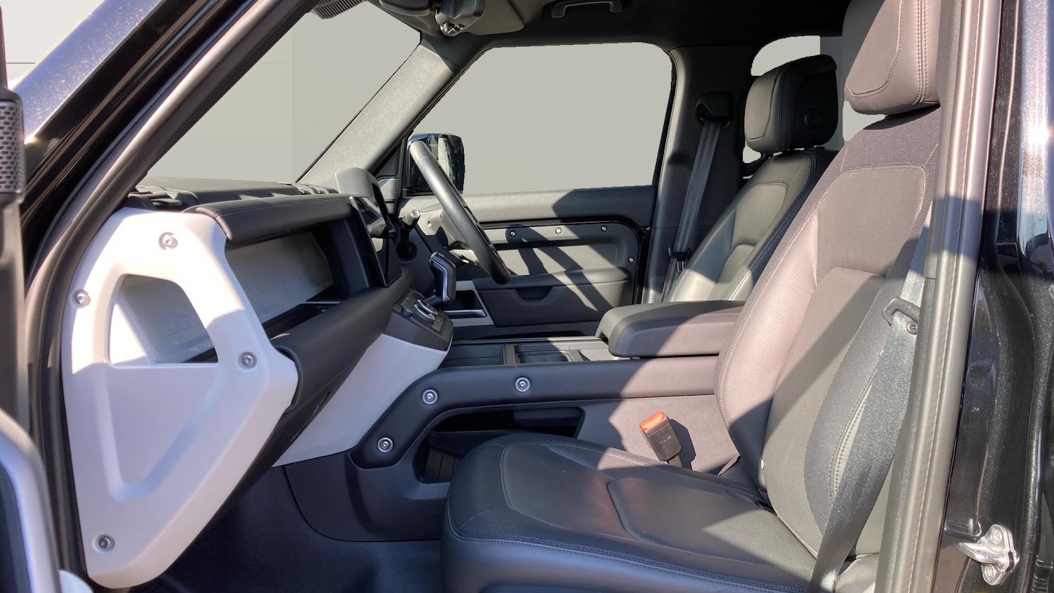 Used Land Rover Defender 2024 for sale - 77759114: Photo 3