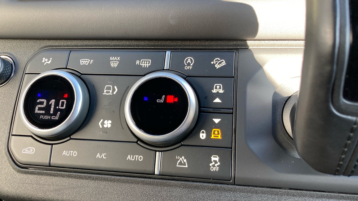 Used Land Rover Defender 2024 for sale - 77759114: Photo 36