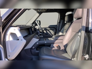 Used Land Rover Defender 2024 for sale - 77759114: Photo