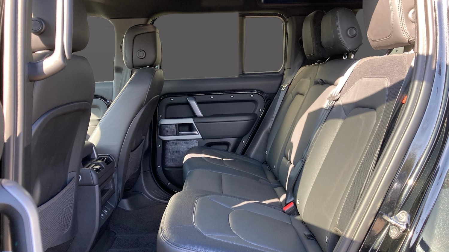 Used Land Rover Defender 2024 for sale - 77759114: Photo 4