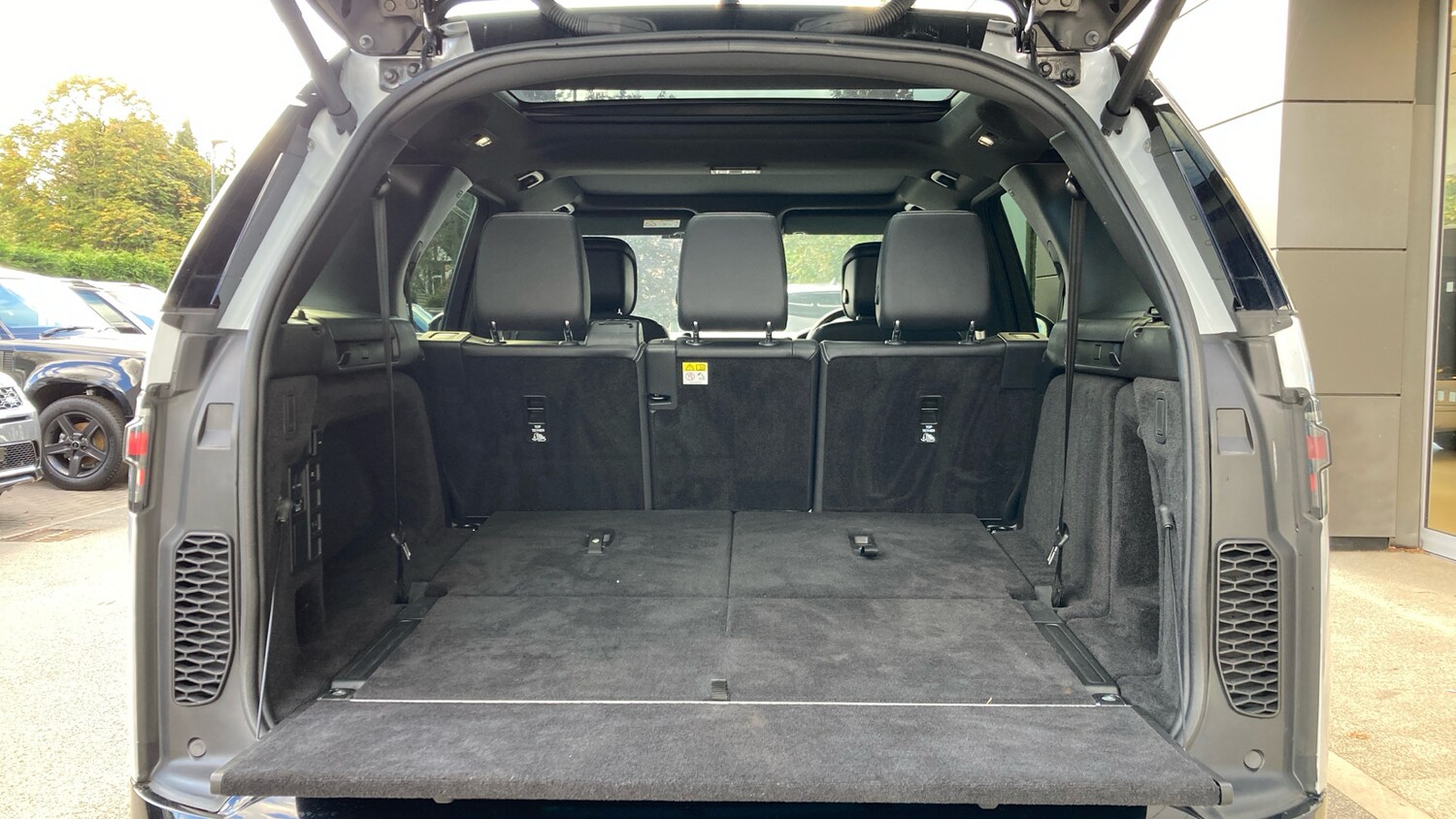 Used Land Rover Discovery 2022 for sale - 76064094: Photo 10
