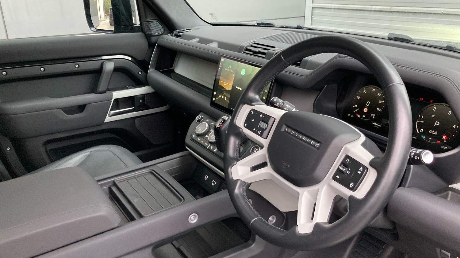 Used Land Rover Defender 2022 for sale - 77617736: Photo 24