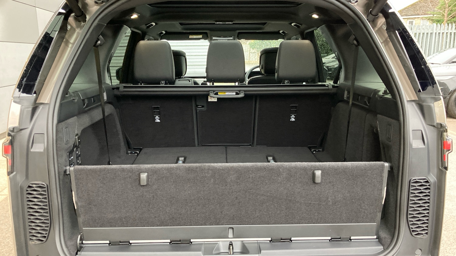 Used Land Rover Discovery 2025 for sale - 77704250: Photo 37