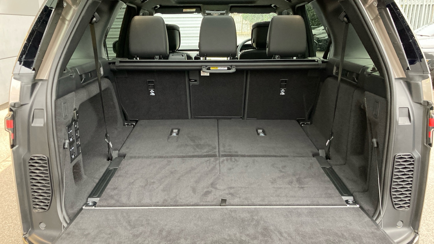 Used Land Rover Discovery 2025 for sale - 77704250: Photo 38