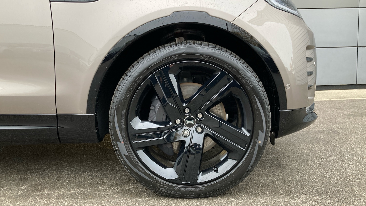 Used Land Rover Discovery 2025 for sale - 77704250: Photo 8