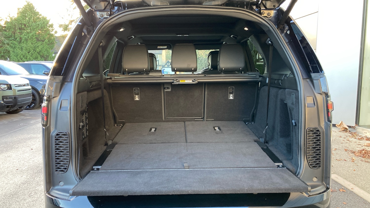 Used Land Rover Discovery 2025 for sale - 77125632: Photo 10