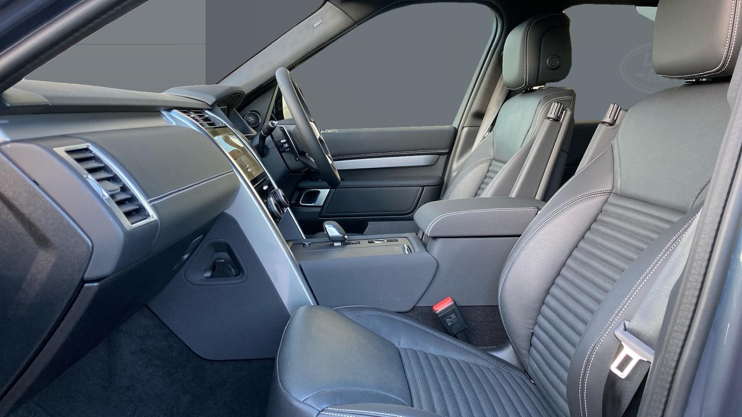 Used Land Rover Discovery 2025 for sale - 77125632: Photo 3