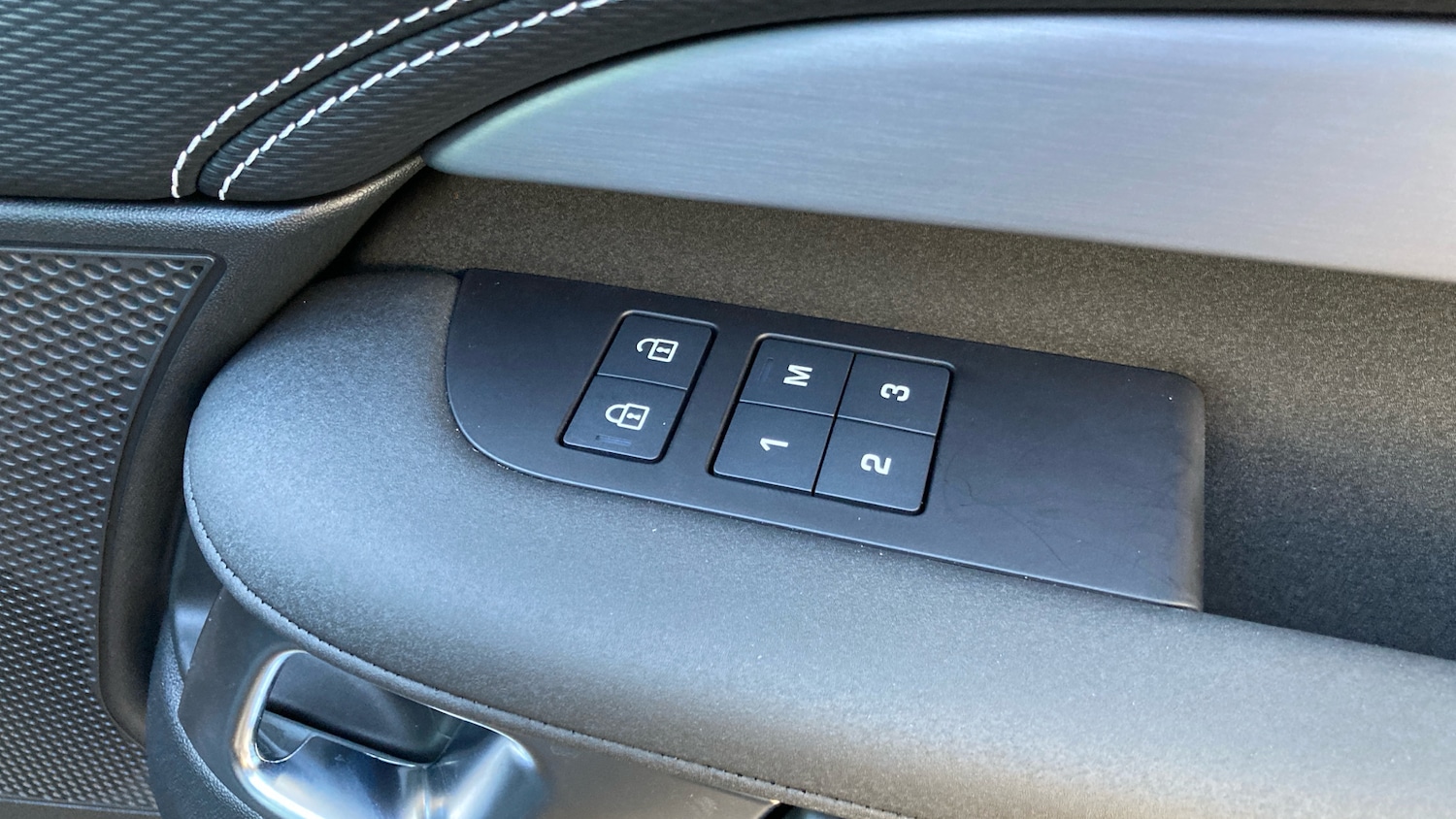 Used Land Rover Discovery 2025 for sale - 77125632: Photo 32