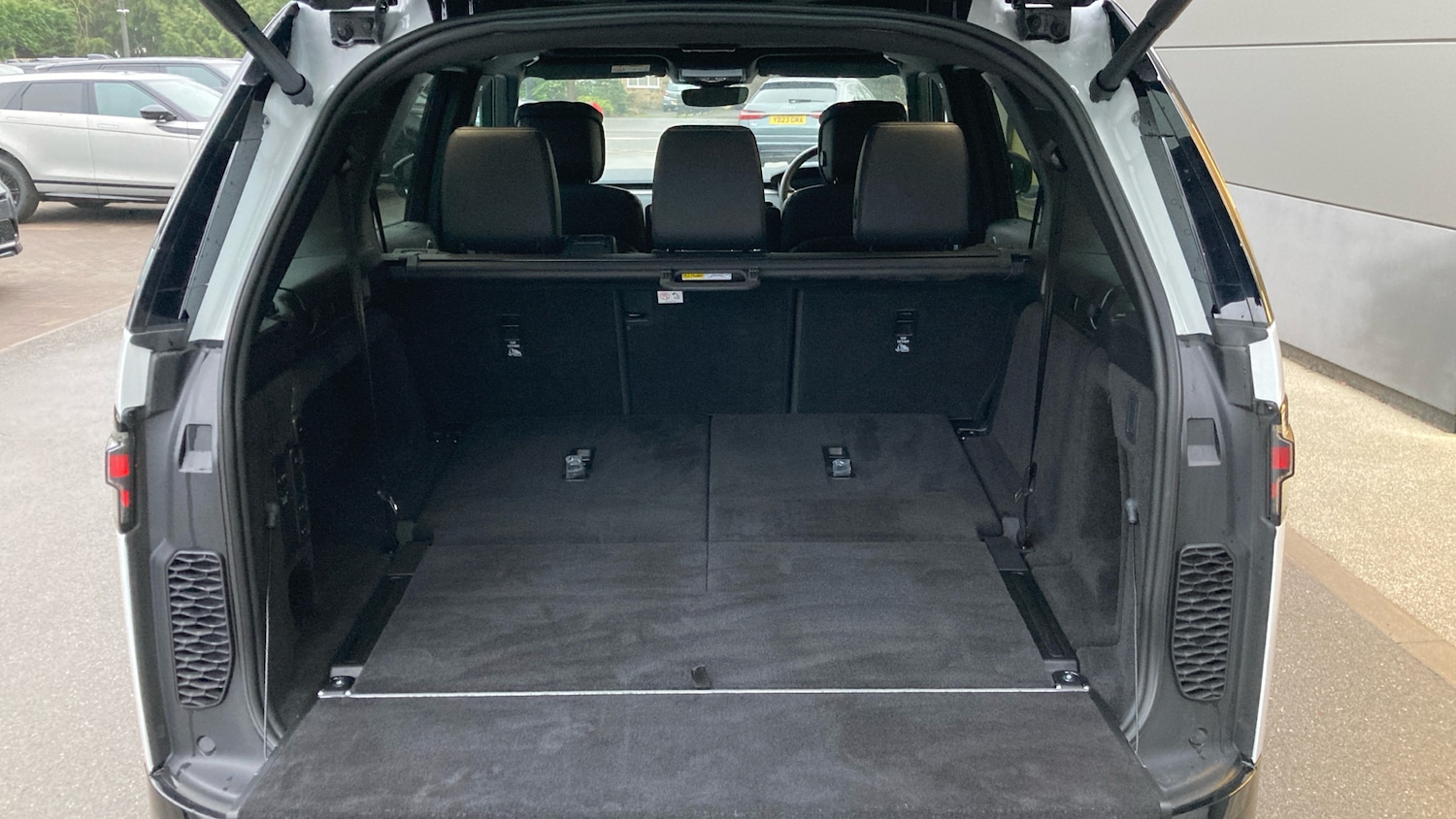 Used Land Rover Discovery 2024 for sale - 77578119: Photo 10