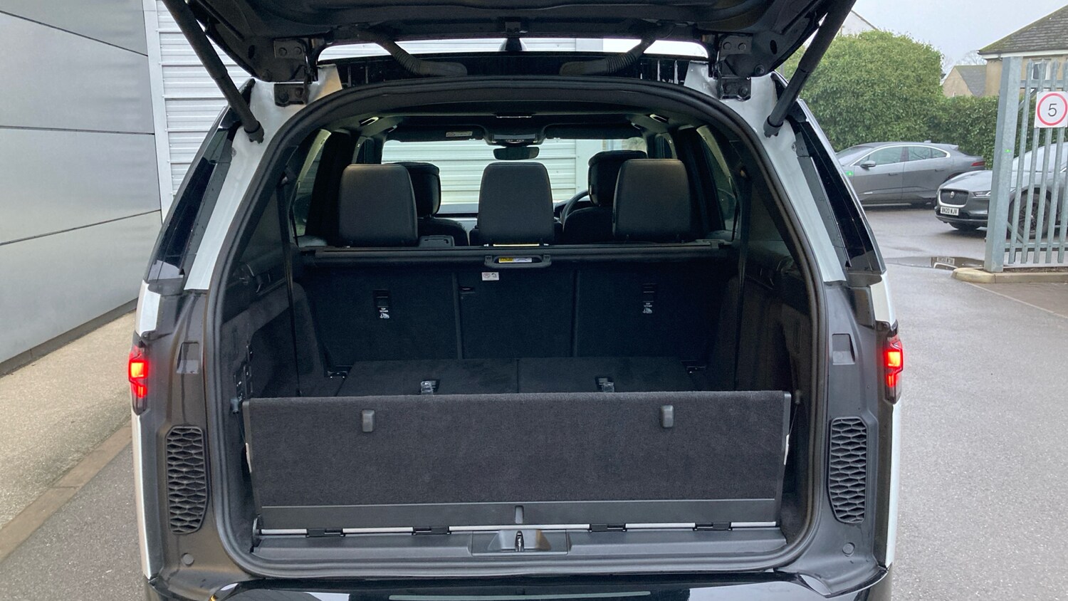 Used Land Rover Discovery 2024 for sale - 77578119: Photo 42