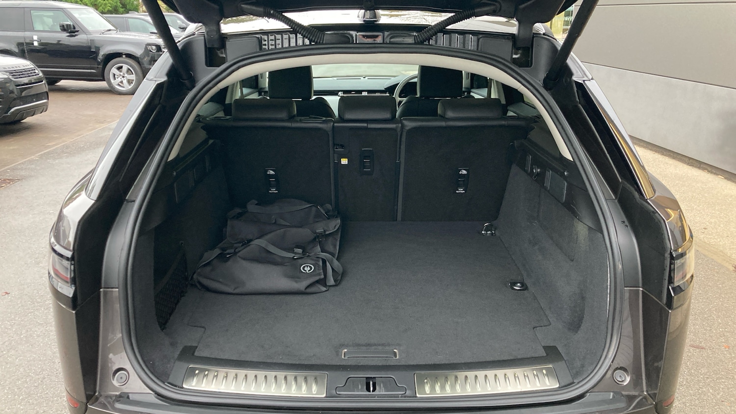 Used Land Rover Range Rover Velar 2025 for sale - 76736408: Photo 10