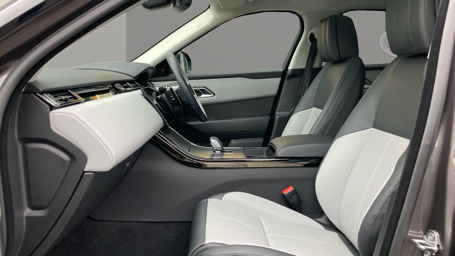 Used Land Rover Range Rover Velar 2025 for sale - 76736408: Photo 3