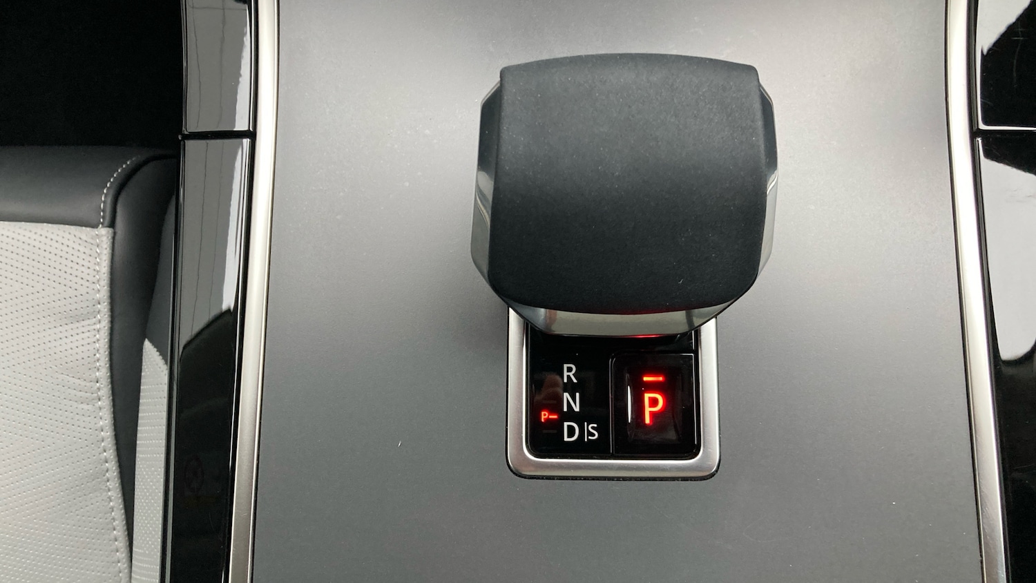 Used Land Rover Range Rover Velar 2025 for sale - 76736408: Photo 36