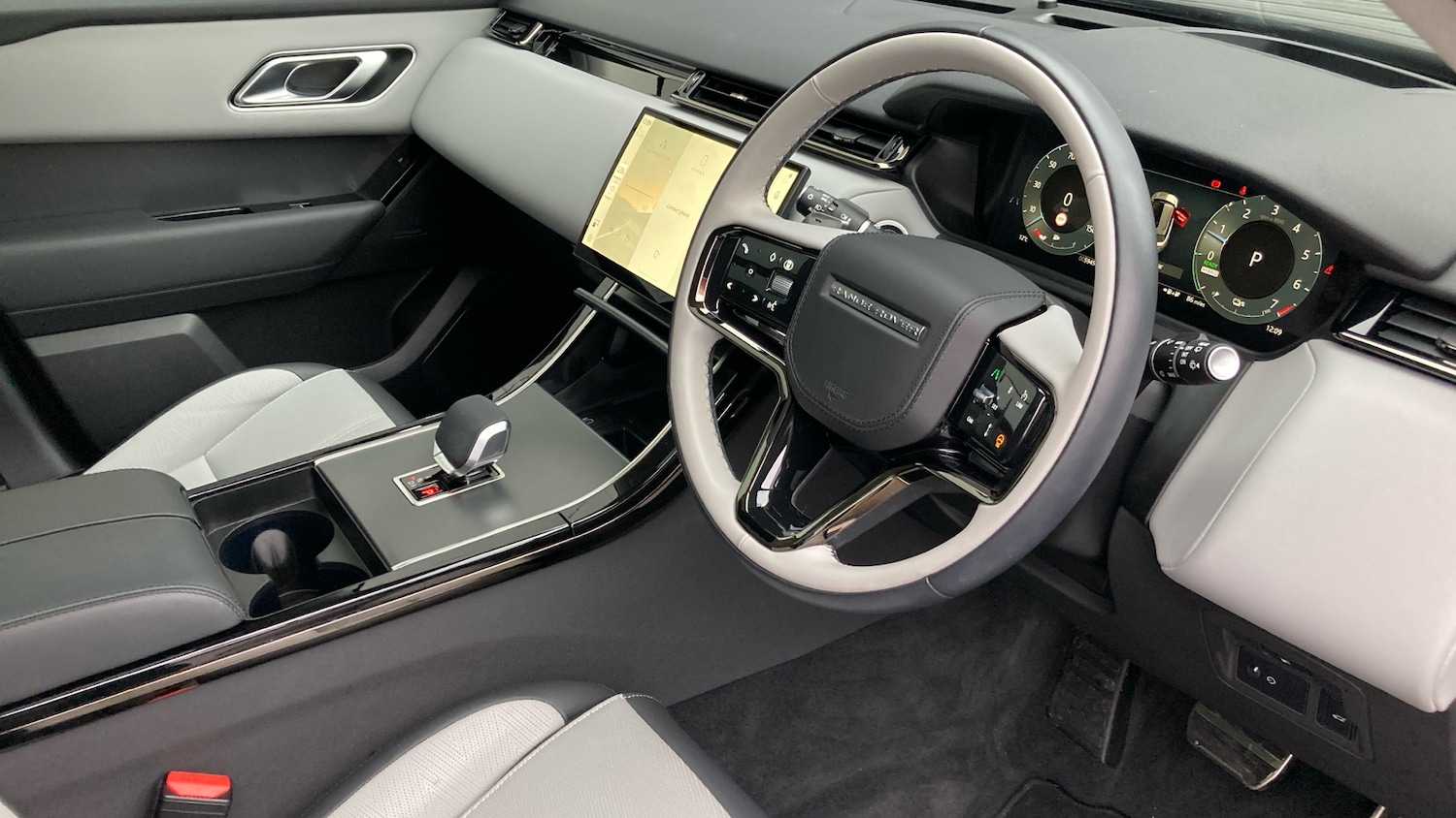 Used Land Rover Range Rover Velar 2025 for sale - 76736408: Photo 38