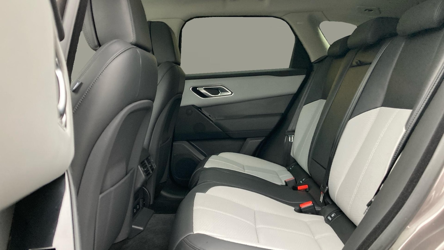 Used Land Rover Range Rover Velar 2025 for sale - 76736408: Photo 4