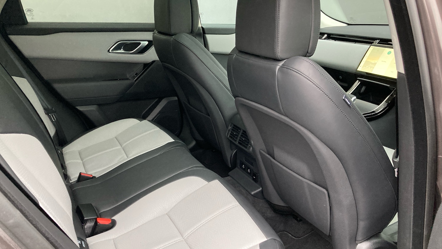 Used Land Rover Range Rover Velar 2025 for sale - 76736408: Photo 41