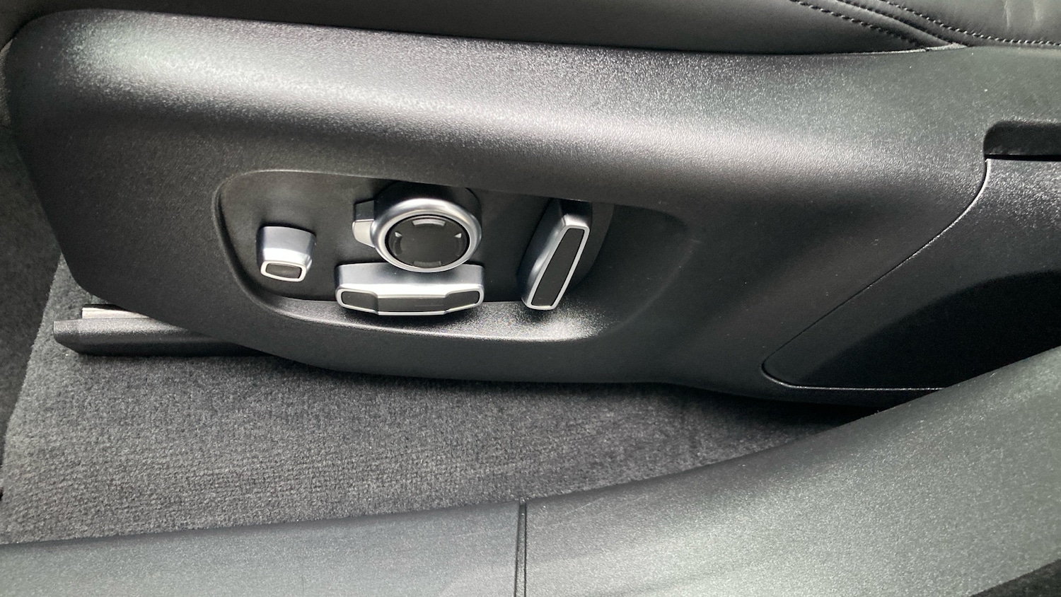 Used Land Rover Range Rover Velar 2025 for sale - 76736408: Photo 45