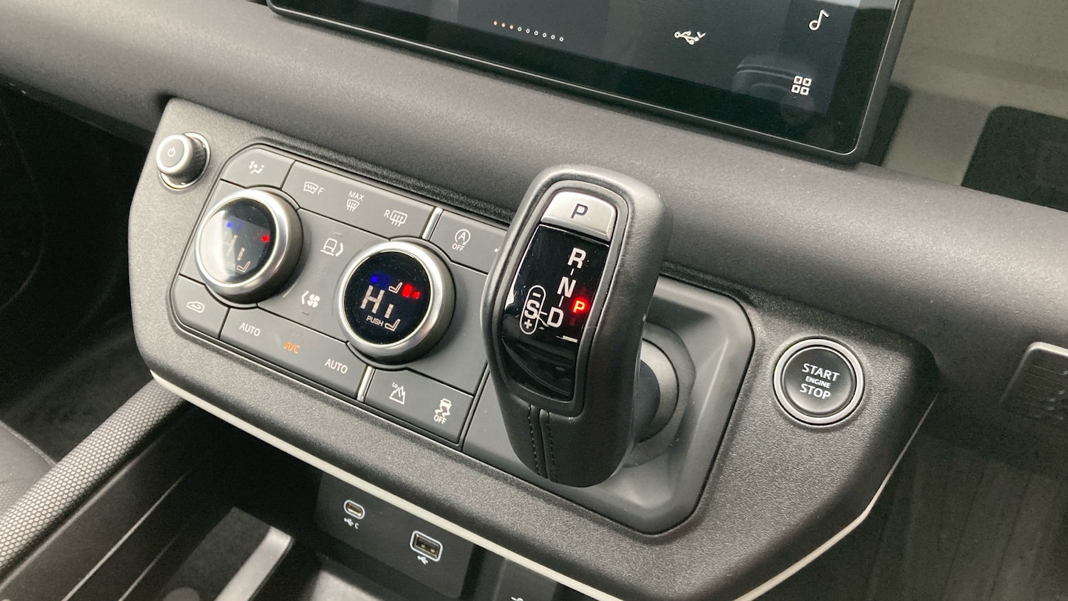 Used Land Rover Defender 2021 for sale - 76682254: Photo 13