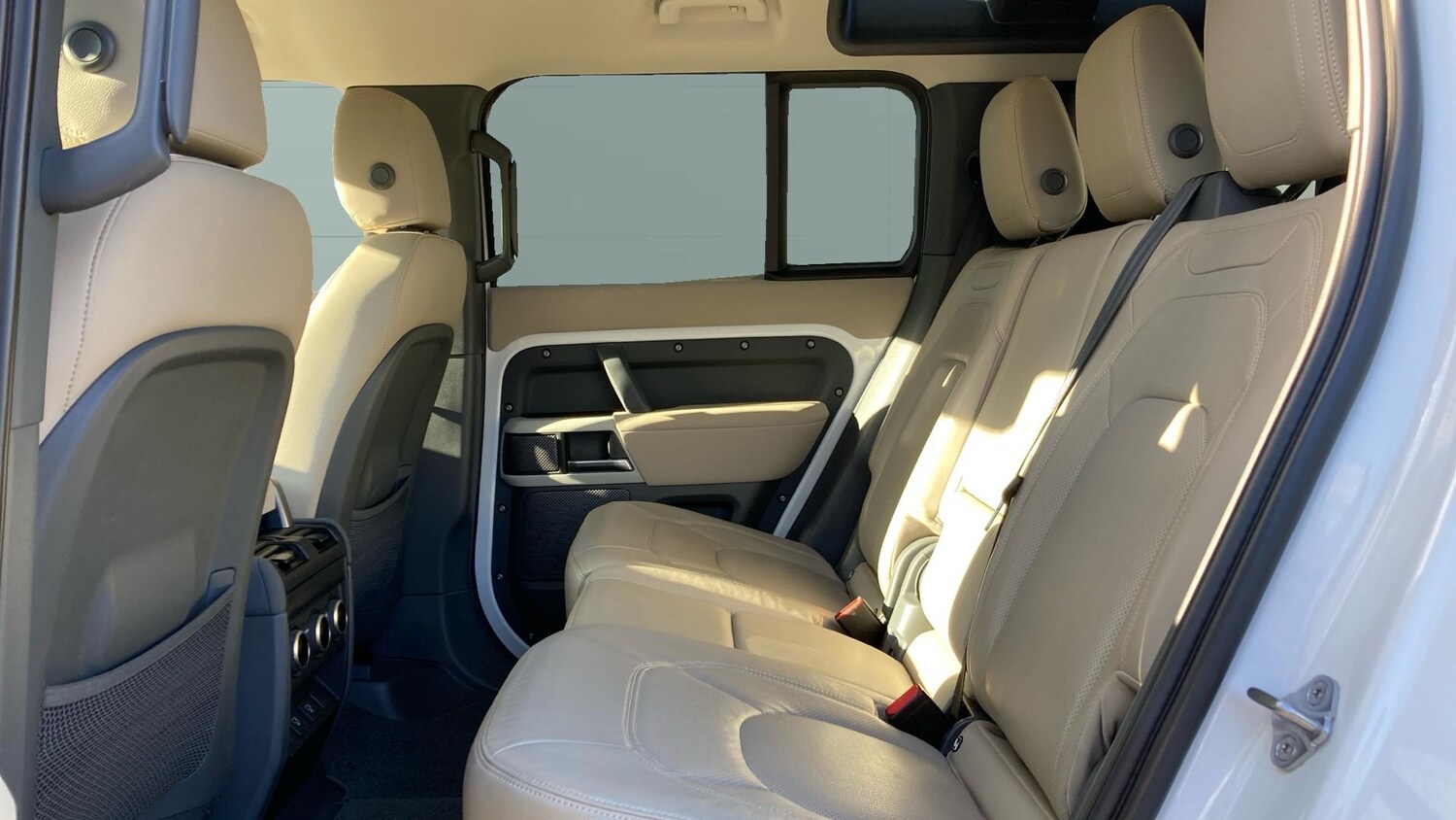 Used Land Rover Defender 2022 for sale - 76117335: Photo 4