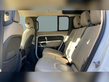 Used Land Rover Defender 2022 for sale - 76117335: Photo 4