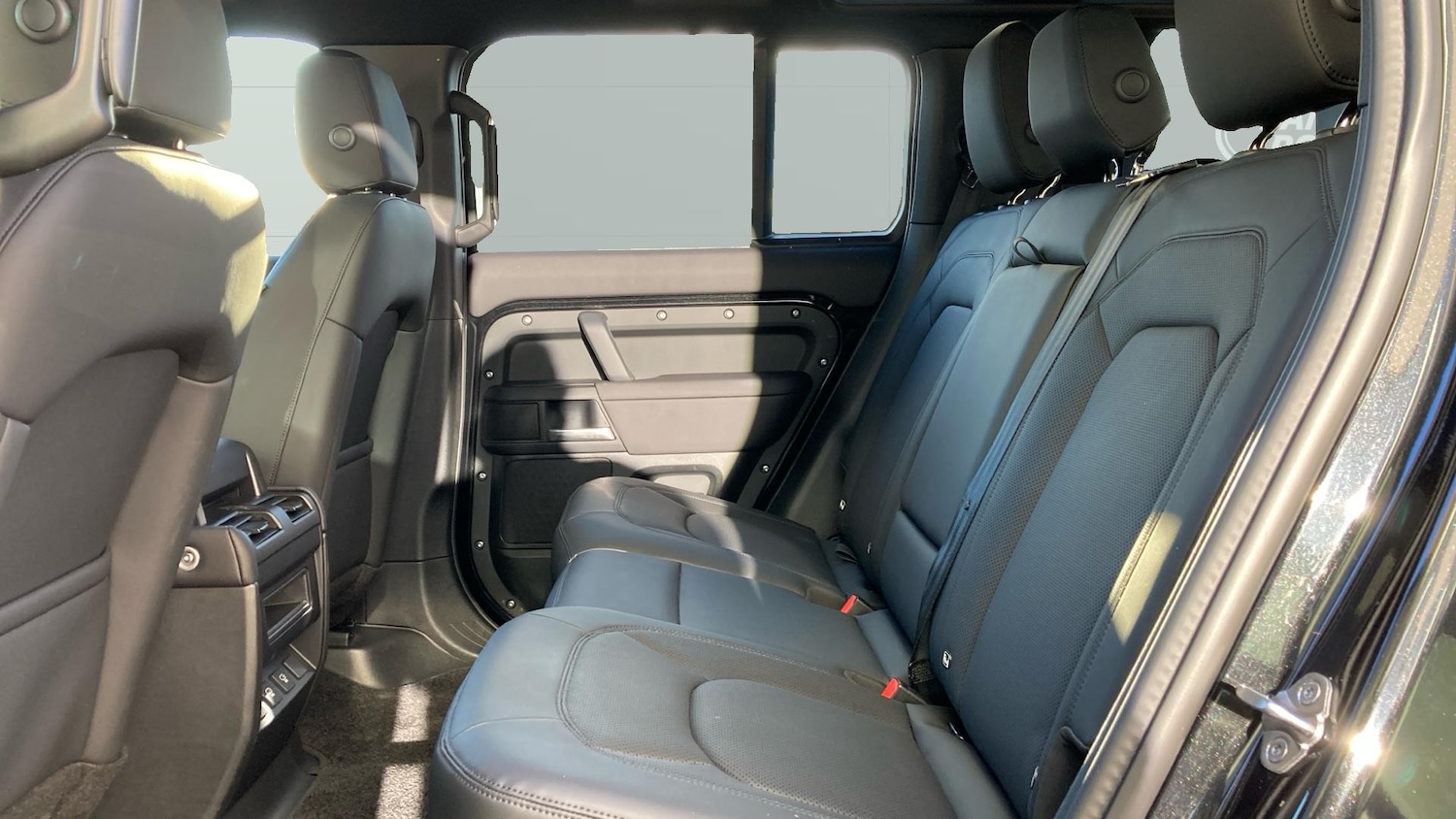 Used Land Rover Defender 2025 for sale - 77147874: Photo 4