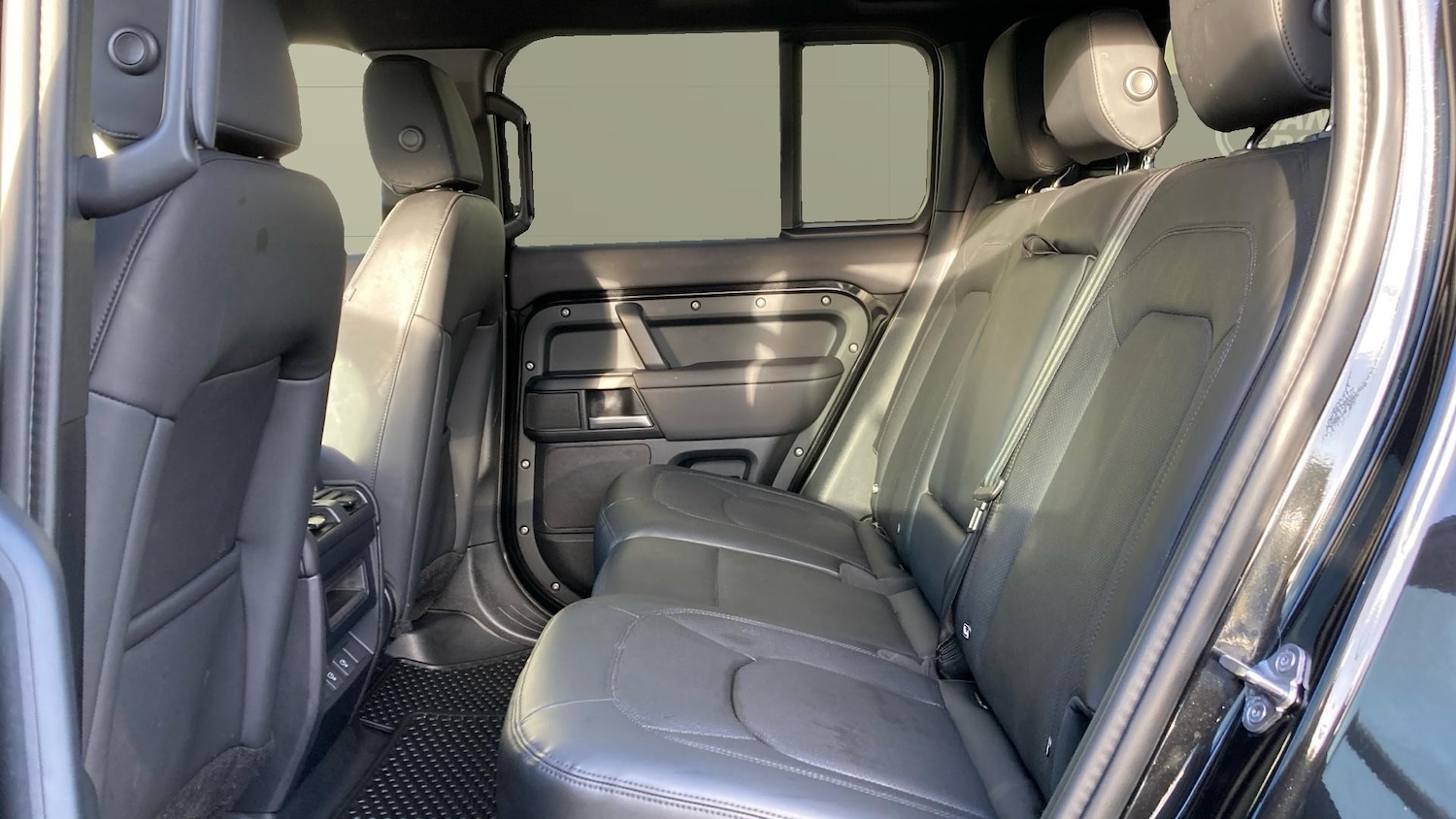 Used Land Rover Defender 2024 for sale - 76567712: Photo 4