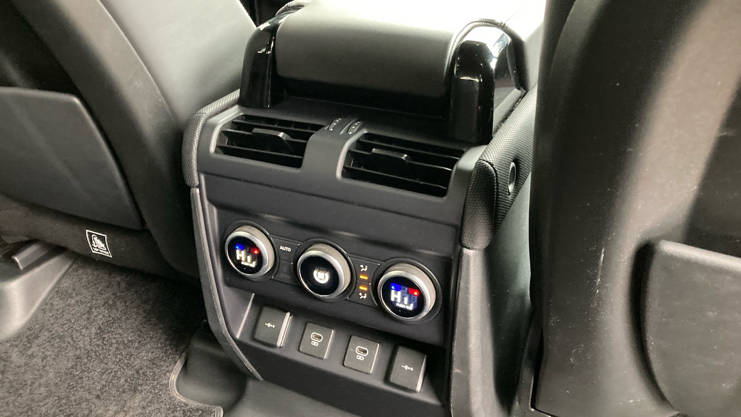 Used Land Rover Defender 2021 for sale - 77845201: Photo 18