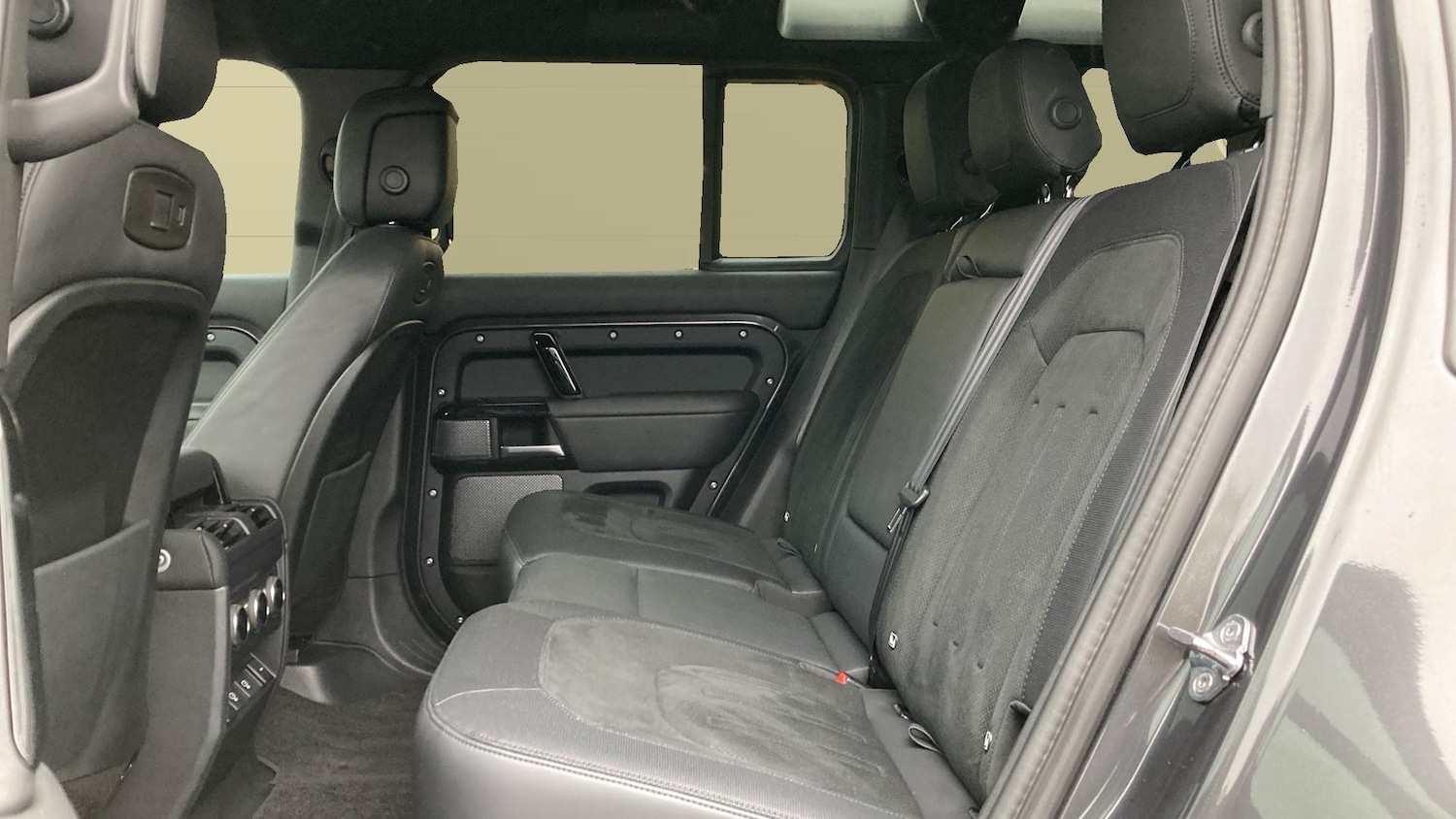 Used Land Rover Defender 2021 for sale - 77845201: Photo 4