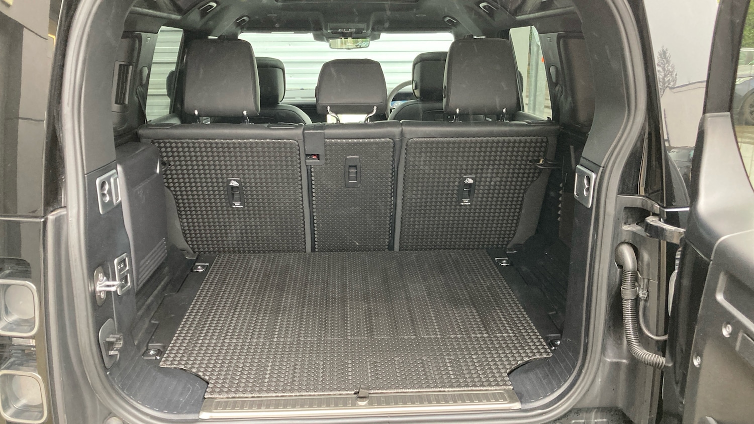 Used Land Rover Defender 2021 for sale - 77845201: Photo 44