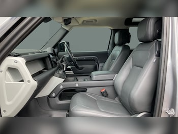 Used Land Rover Defender 2024 for sale - 75498985: Photo