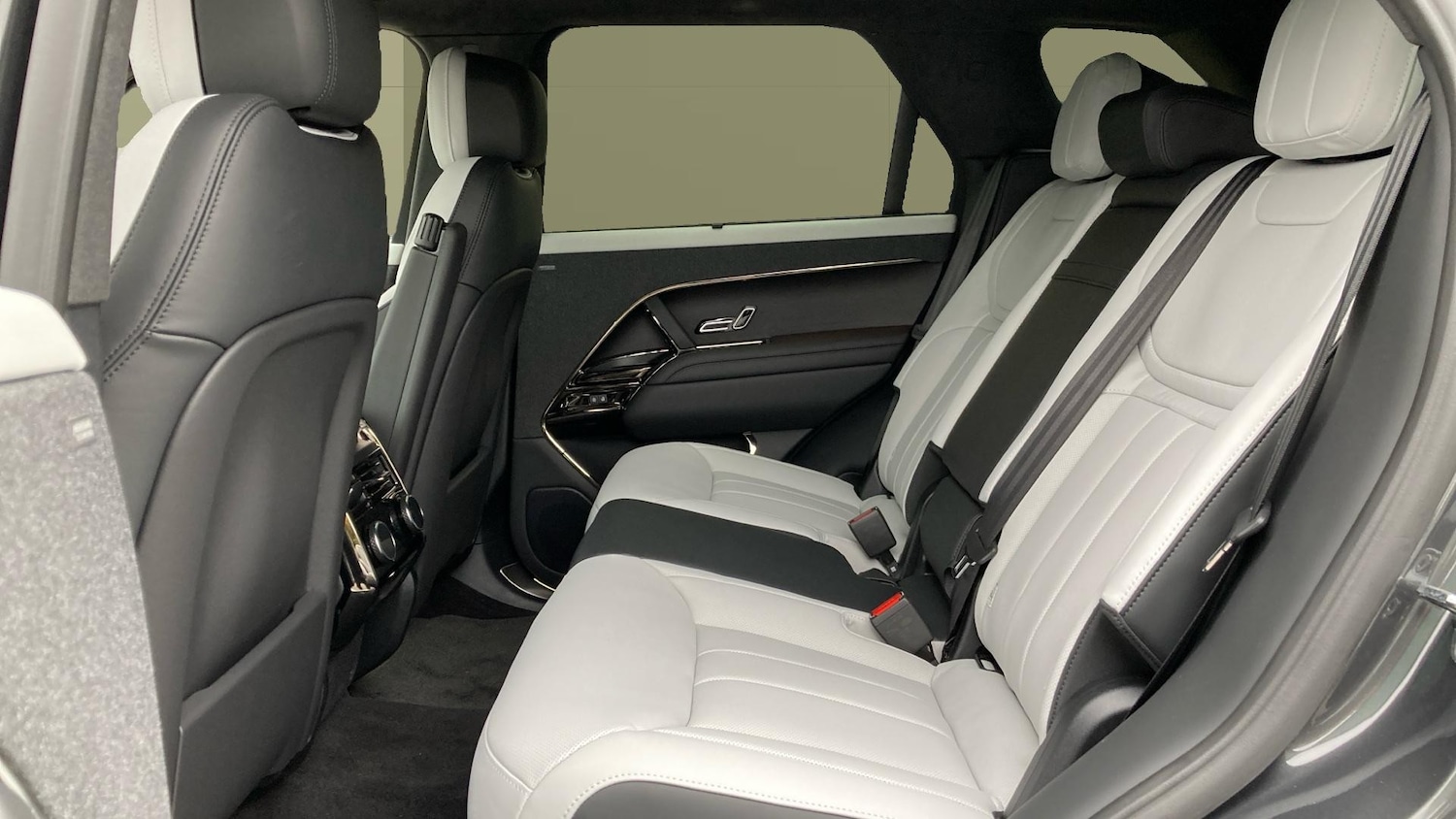 Used Land Rover Range Rover Sport 2025 for sale - 77704248: Photo 4