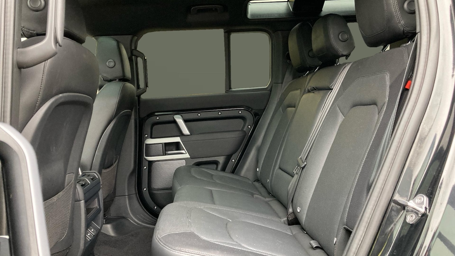 Used Land Rover Defender 2023 for sale - 77996912: Photo 4