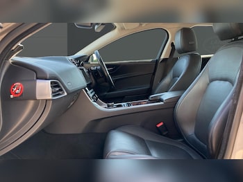 Used Jaguar XE 2018 for sale - 79196167: Photo