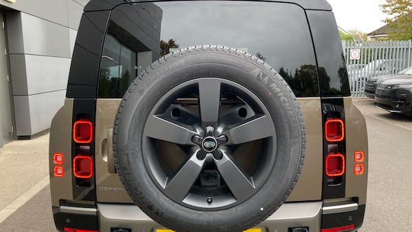 Used Land Rover Defender 2024 for sale - 76255267: Photo 24