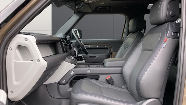 Used Land Rover Defender 2024 for sale - 76255267: Photo 3