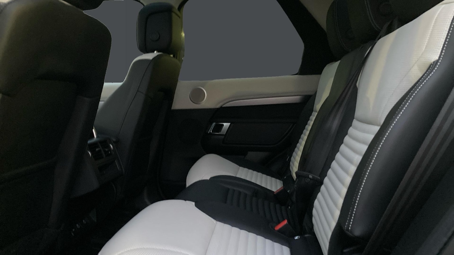 Used Land Rover Discovery 2025 for sale - 77363954: Photo 4