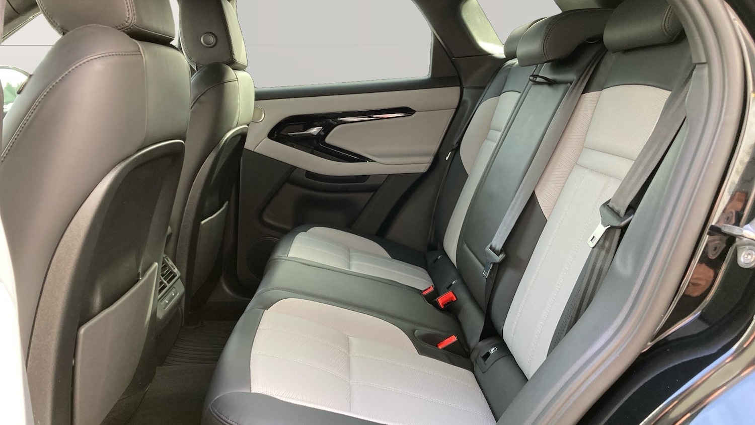 Used Land Rover Range Rover Evoque 2025 for sale - 78107213: Photo 4