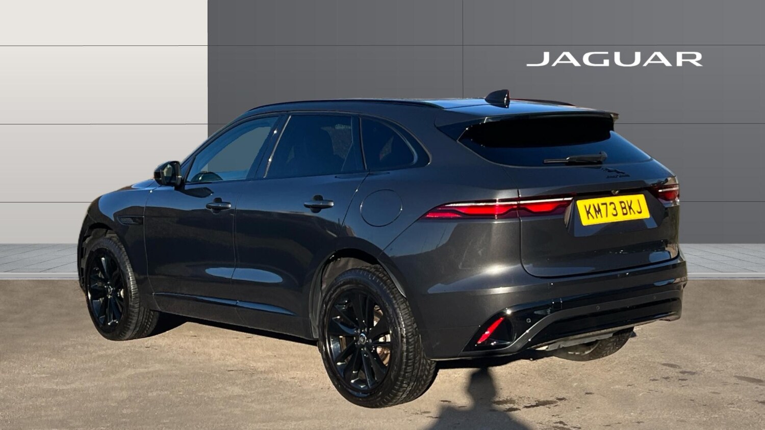 Used Jaguar F-Pace 2023 for sale - 77996913: Photo 2