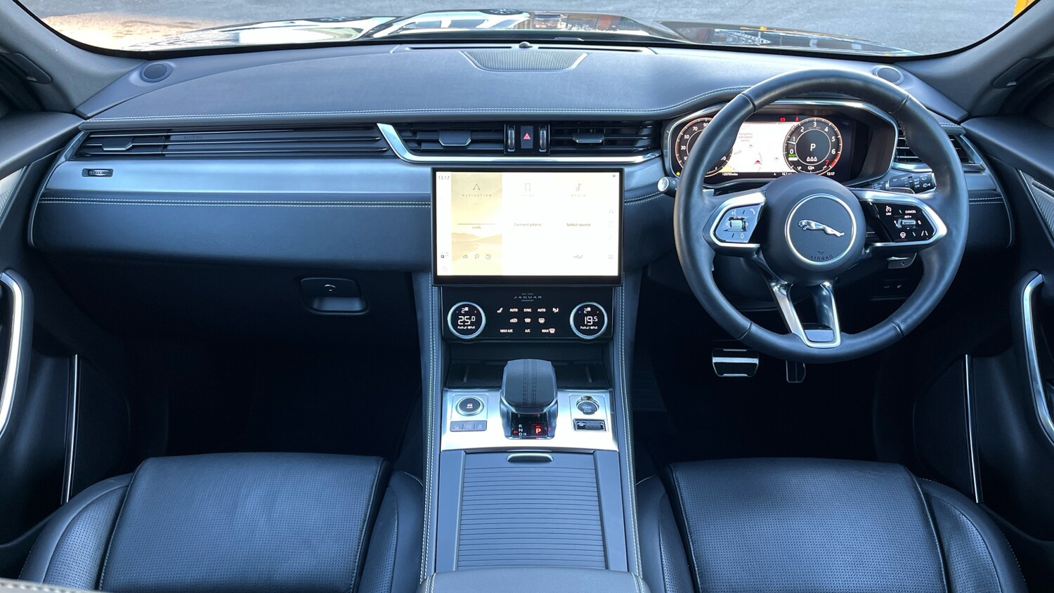 Used Jaguar F-Pace 2023 for sale - 77996913: Photo 9