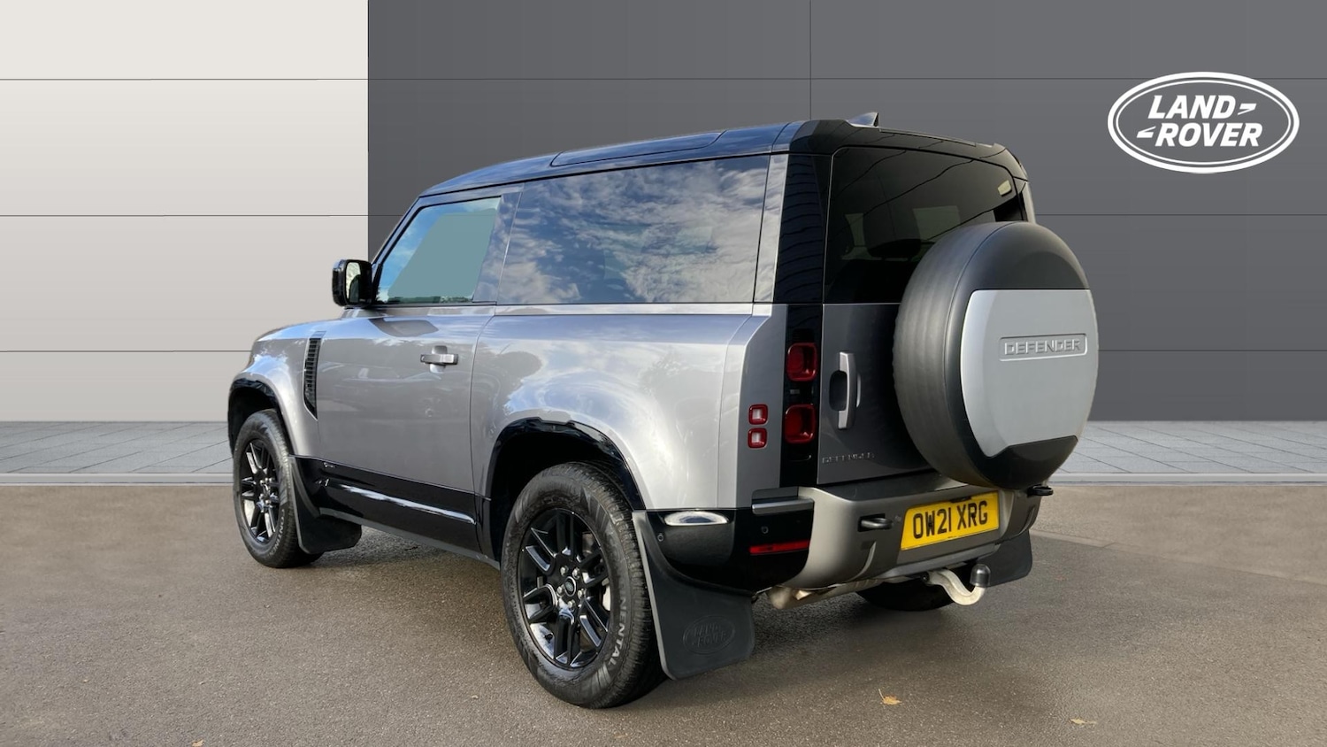 Used Land Rover Defender 2021 for sale - 76343884: Photo 2