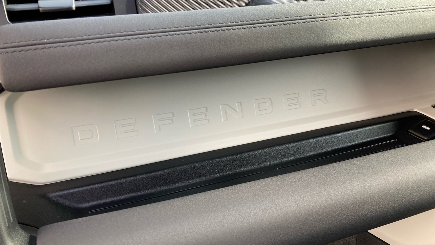 Used Land Rover Defender 2021 for sale - 76343884: Photo 25