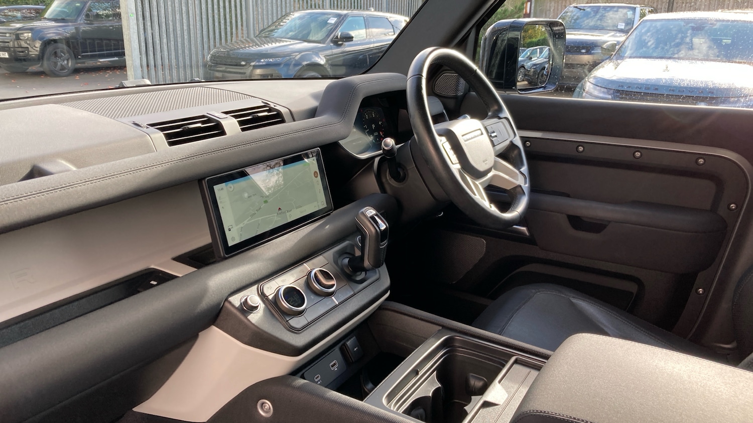 Used Land Rover Defender 2021 for sale - 76343884: Photo 27