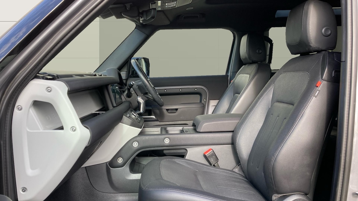 Used Land Rover Defender 2021 for sale - 76343884: Photo 3