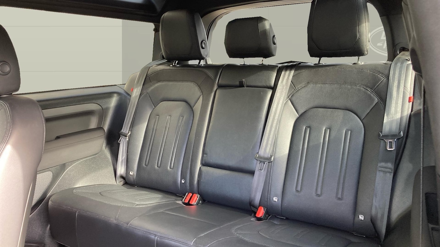 Used Land Rover Defender 2021 for sale - 76343884: Photo 4